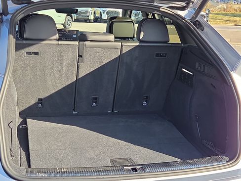 Used 2023 Audi SQ5 Prestige w/ Prestige Package image 9