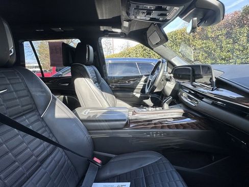 Used 2023 Cadillac Escalade Sport Platinum w/ LPO, ONYX Package image 4