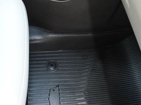 Used 2023 Cadillac XT4 Luxury w/ Cold Weather Package FWD image 27