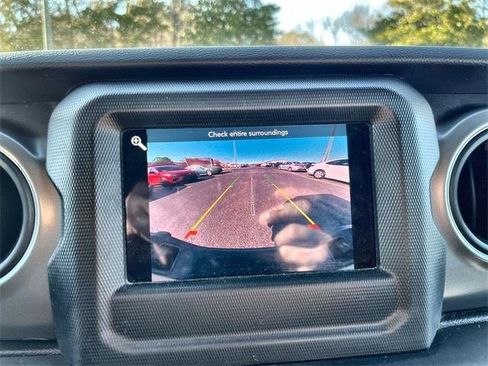 Used 2022 Jeep Gladiator Sport image 26