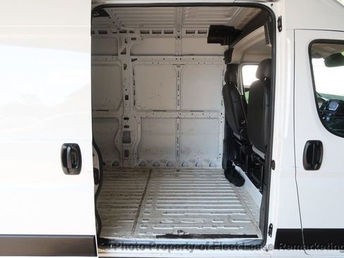 Used 2024 RAM ProMaster 2500 w/ Convenience Group FWD image 18