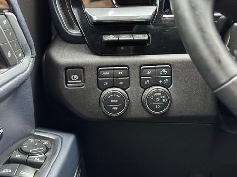 Used 2025 Chevrolet Silverado 1500 High Country w/ High Country Premium Package image 38