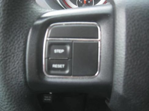 Used 2016 Dodge Grand Caravan SXT FWD image 28