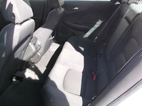 Used 2025 Chevrolet Malibu LT FWD image 8