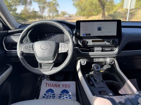 Used 2025 Toyota Grand Highlander AWD image 13