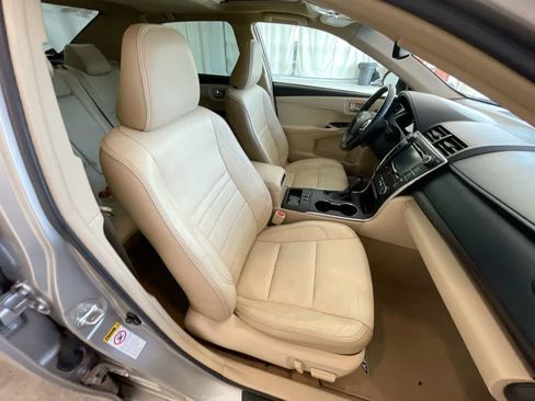 Used 2016 Toyota Camry XLE w/ Moonroof Package FWD image 25