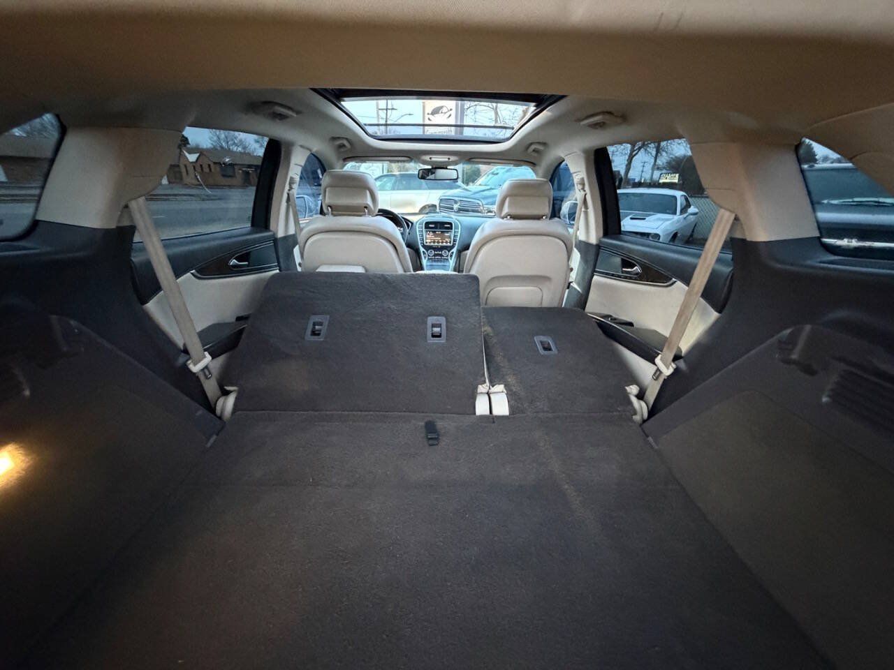 Used 2016 Lincoln MKX Reserve w/ Technology Package FWD image 34