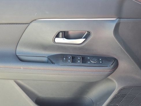 Used 2025 Nissan Kicks SR FWD image 27