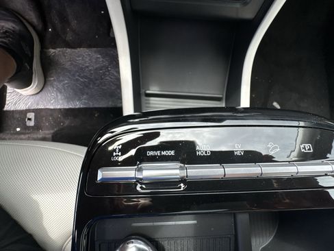 Used 2025 Hyundai Tucson Limited image 25