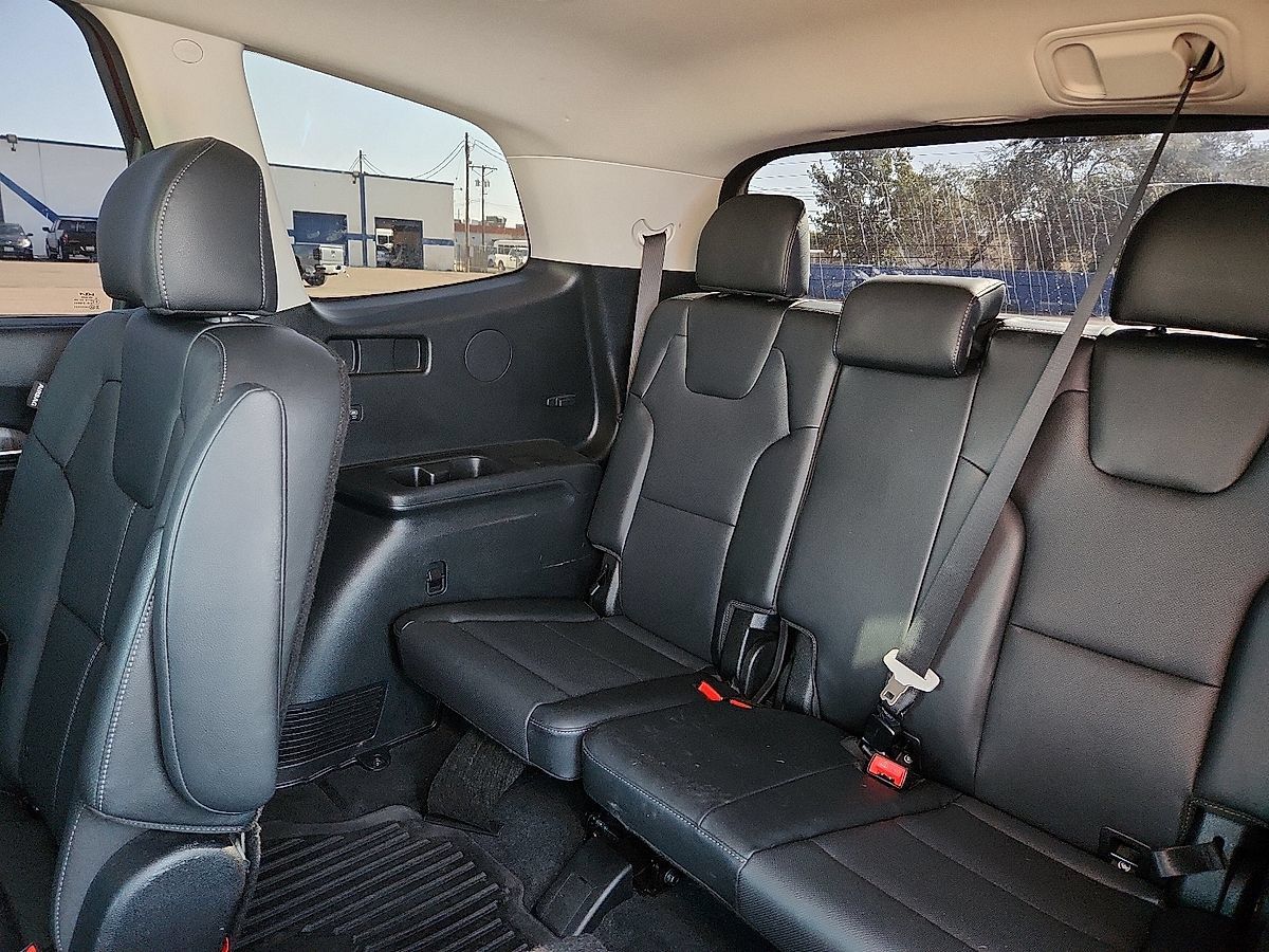 Used 2023 Kia Telluride EX w/ EX Captain's Chair Package FWD image 5