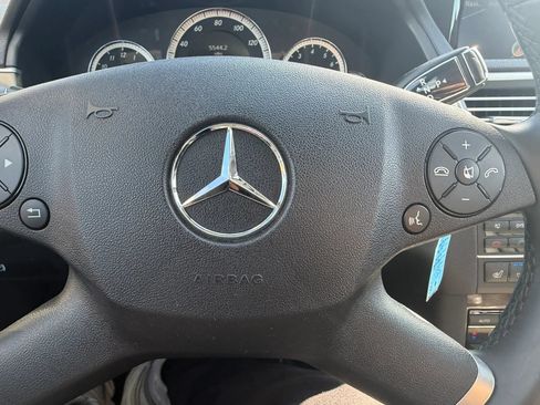 Used 2011 Mercedes-Benz E 550 4MATIC Sedan image 27
