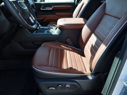 Used 2024 GMC Sierra 3500 Denali Ultimate image 12