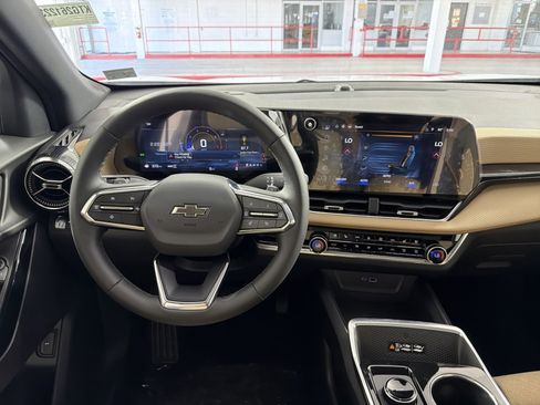 New 2026 Chevrolet Equinox ACTIV w/ Convenience Package III image 16