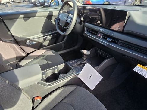 New 2025 Kia K4 LX image 10