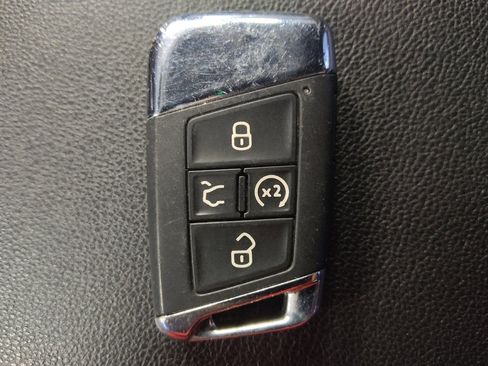 Used 2022 Volkswagen Atlas Cross Sport SE w/ Panoramic Sunroof Package image 32