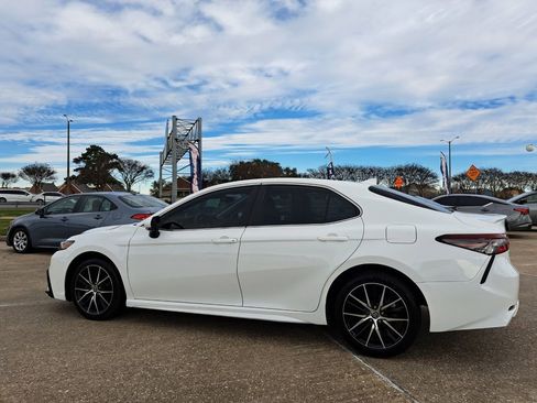 Used 2023 Toyota Camry SE image 7