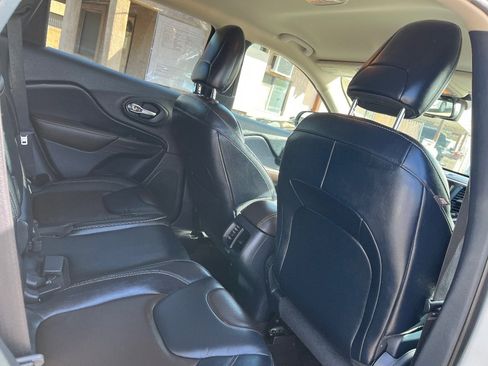 Used 2017 Jeep Cherokee Limited image 31