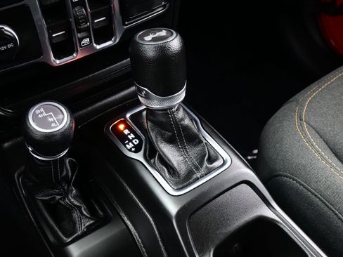 Used 2024 Jeep Wrangler Sahara image 20