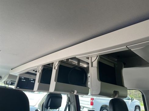 Used 2014 Chrysler Town & Country Touring image 35