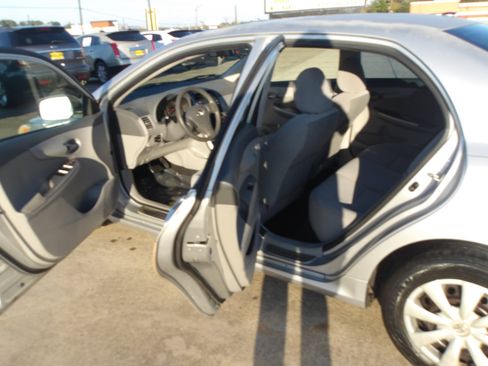 Used 2010 Toyota Corolla image 15