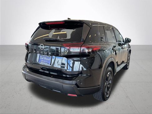 Used 2024 Nissan Rogue SV AWD/4WD image 7
