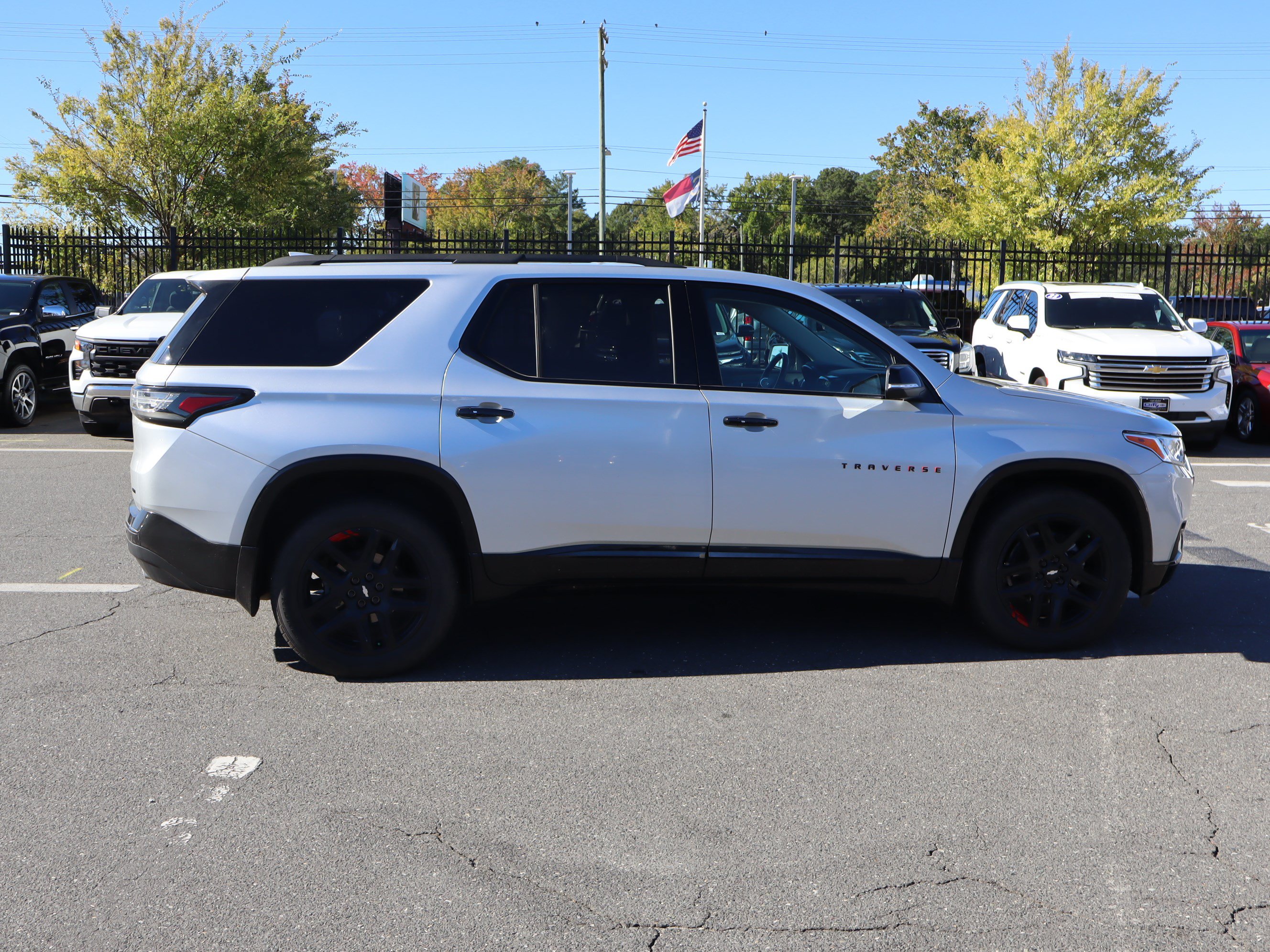Used 2021 Chevrolet Traverse Premier w/ Redline Edition AWD/4WD image 11