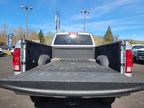 Used 2018 RAM 2500 Tradesman w/ Chrome Appearance Group image 17