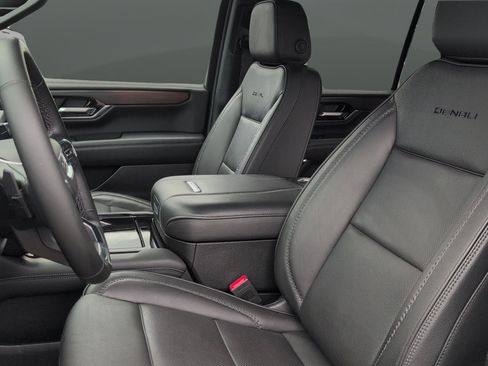 Used 2025 GMC Yukon Denali AWD/4WD image 9