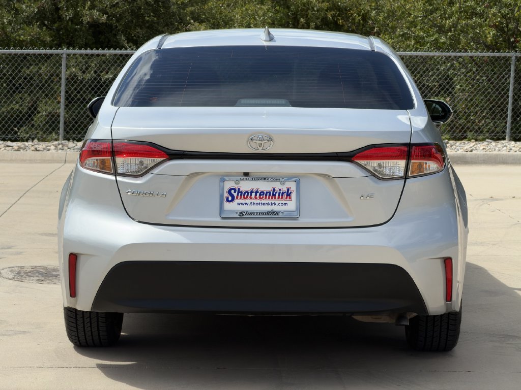 Used 2024 Toyota Corolla LE FWD image 5