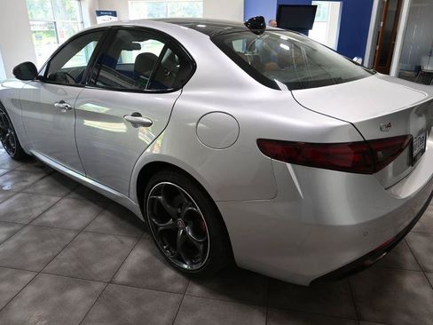 Used 2018 Alfa Romeo Giulia Ti Sport w/ Quick Order Package 22S Sport AWD/4WD image 3