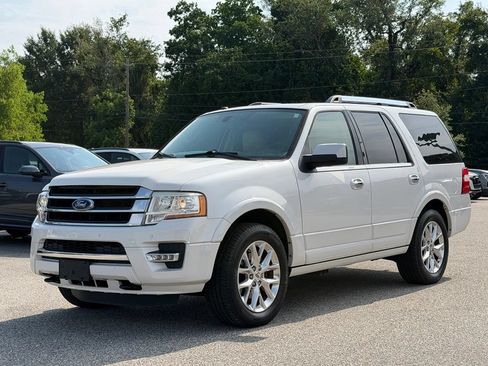 Used 2017 Ford Expedition Limited w/ Equipment Group 301A AWD/4WD image 8