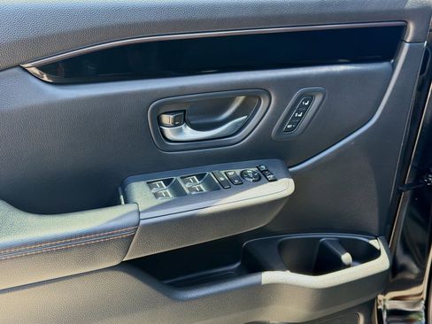 Used 2025 Honda Pilot TrailSport image 16