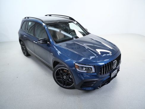 Certified 2022 Mercedes-Benz GLB 35 AMG 4MATIC image 4