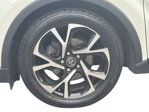 Used 2019 Toyota C-HR Limited FWD image 25