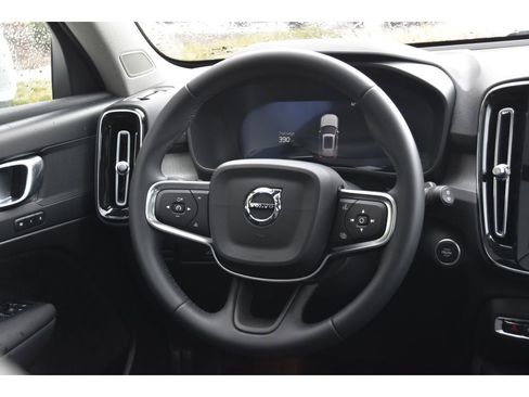 Certified 2025 Volvo XC40 B5 Core w/ Protection Package Premier image 14