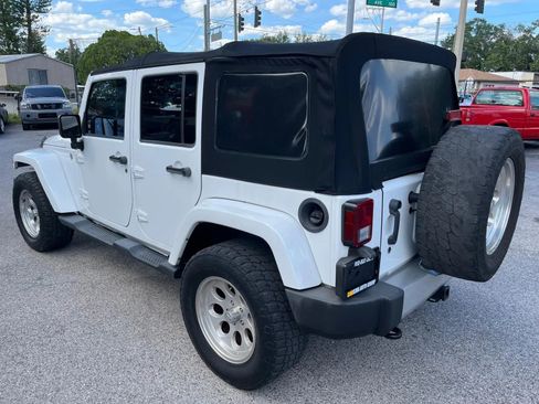 Used 2013 Jeep Wrangler Unlimited Sahara w/ Connectivity Group AWD/4WD image 5