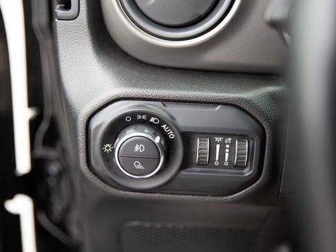 Used 2022 Jeep Gladiator Sport AWD/4WD image 19