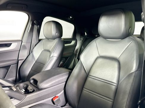 Certified 2024 Porsche Cayenne Coupe AWD/4WD image 5