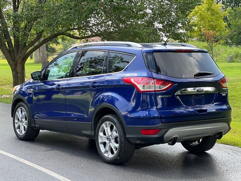 Used 2016 Ford Escape Titanium image 3