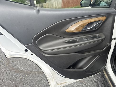 Used 2019 GMC Terrain SLE w/ Driver Convenience Package image 8