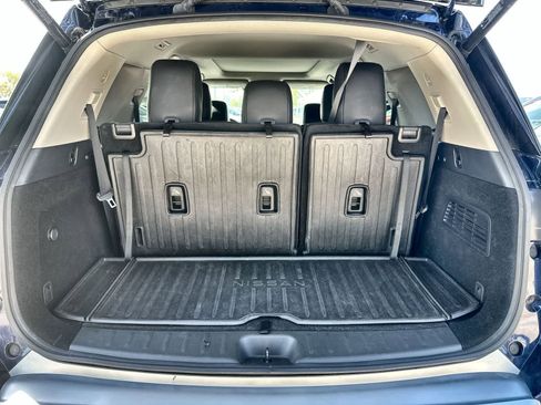 Used 2023 Nissan Pathfinder Platinum image 9