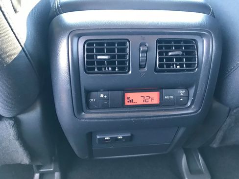 Used 2020 Nissan Pathfinder S image 34