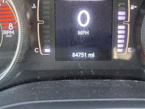 Used 2019 Jeep Cherokee Latitude Plus w/ Comfort/Convenience Group image 25