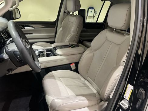 Used 2022 Jeep Wagoneer Series II w/ Convenience Group I AWD/4WD image 18