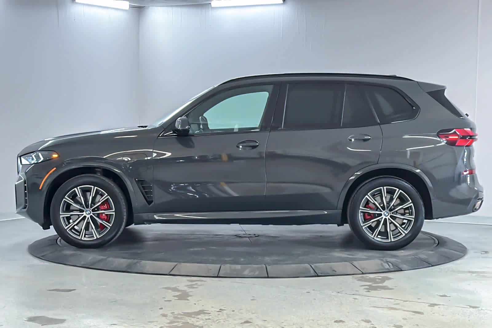 Used 2026 BMW X5 xDrive50e w/ M Sport Package AWD/4WD image 5