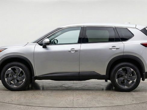 Used 2025 Nissan Rogue SV image 5