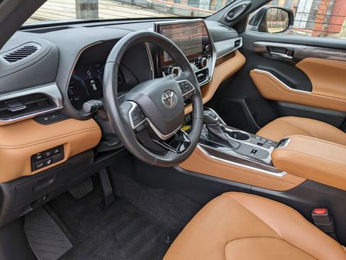 Used 2023 Toyota Highlander Platinum image 8