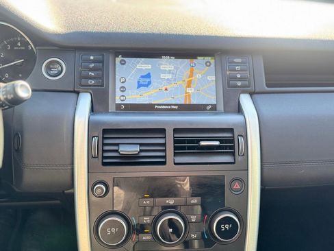 Used 2017 Land Rover Discovery Sport SE image 16
