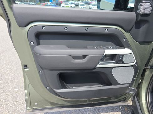 Used 2024 Land Rover Defender 130 X-Dynamic SE AWD/4WD image 18