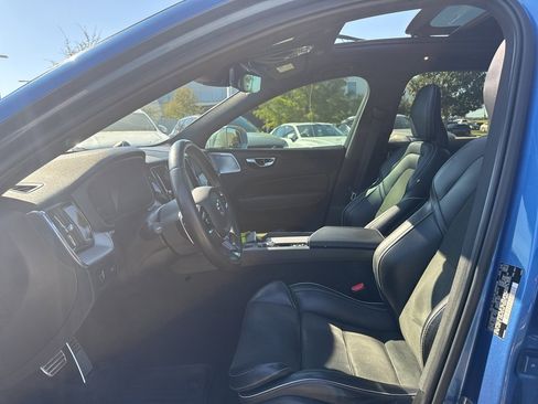 Used 2019 Volvo XC60 T5 R-Design image 19